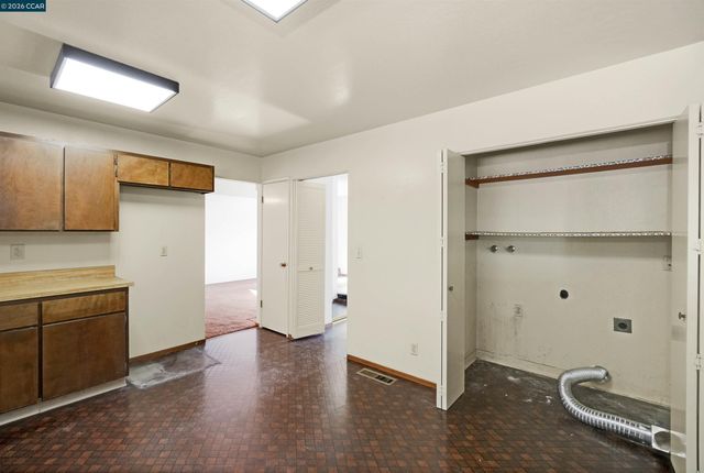 121 Violet Rd, Hercules, CA 94547