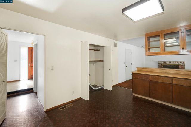 121 Violet Rd, Hercules, CA 94547