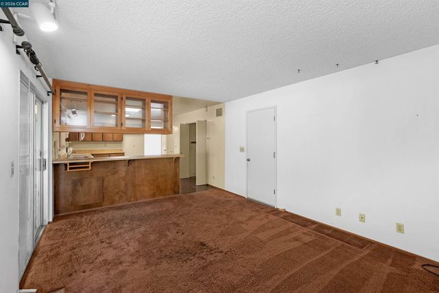 121 Violet Rd, Hercules, CA 94547