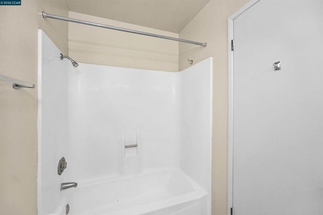 121 Violet Rd, Hercules, CA 94547