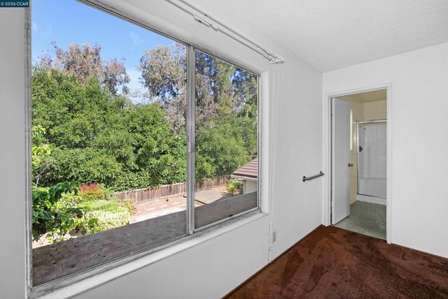 121 Violet Rd, Hercules, CA 94547
