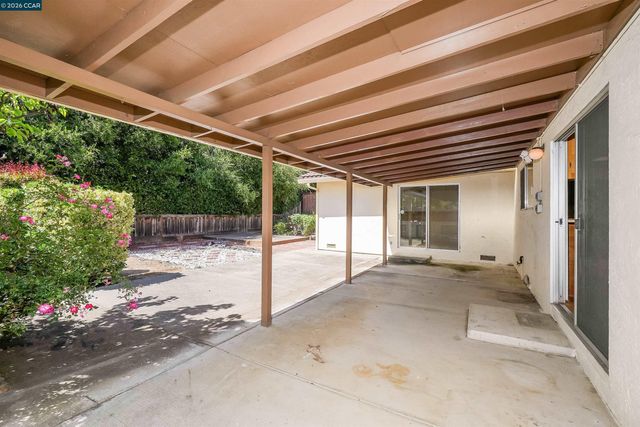121 Violet Rd, Hercules, CA 94547