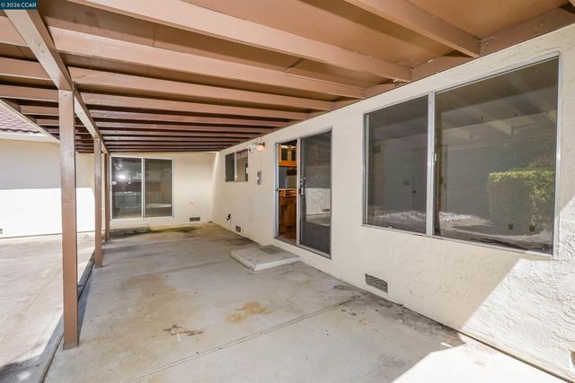 121 Violet Rd, Hercules, CA 94547
