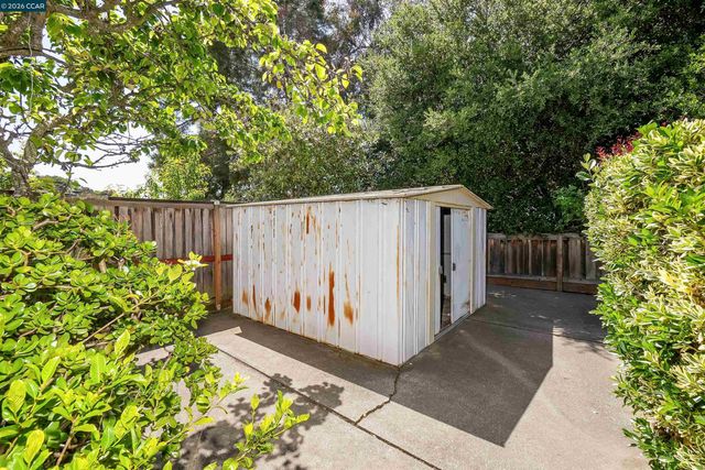 121 Violet Rd, Hercules, CA 94547