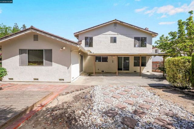 121 Violet Rd, Hercules, CA 94547