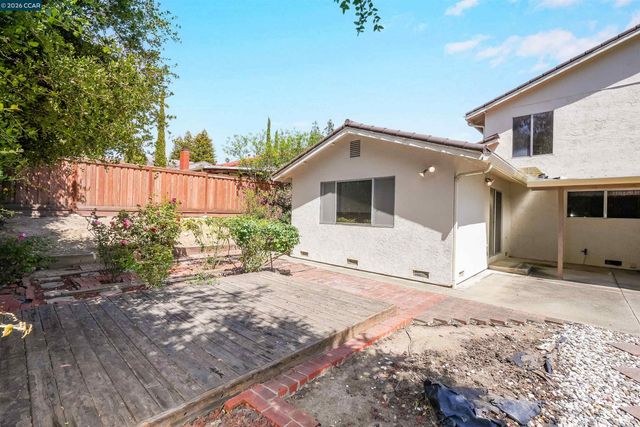 121 Violet Rd, Hercules, CA 94547