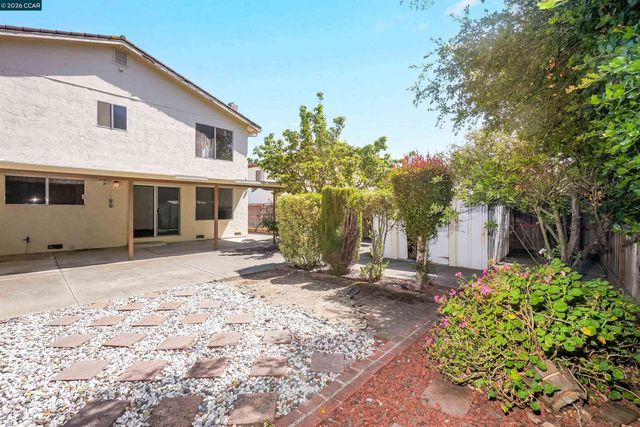 121 Violet Rd, Hercules, CA 94547