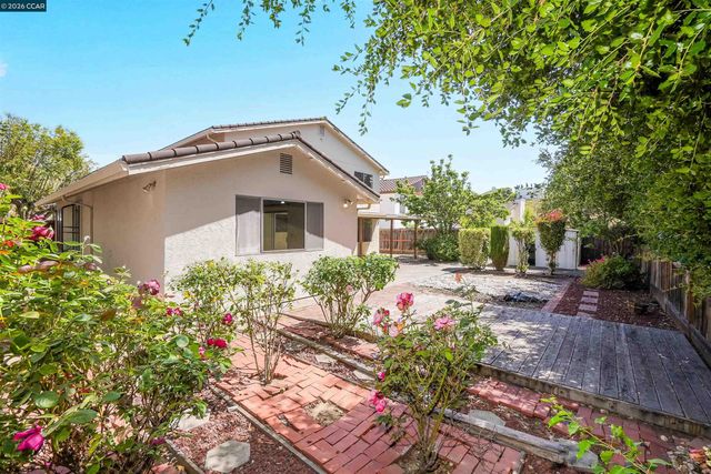 121 Violet Rd, Hercules, CA 94547