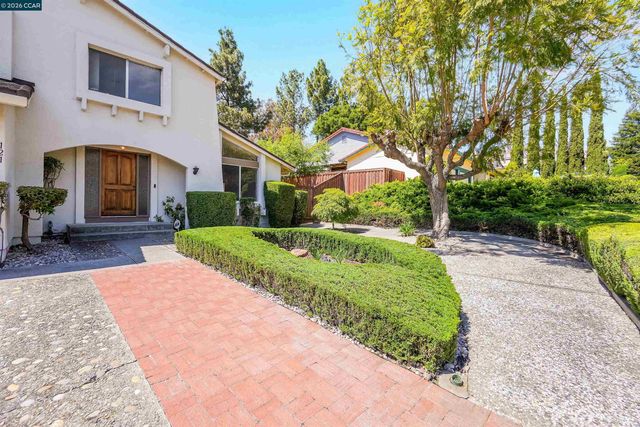 121 Violet Rd, Hercules, CA 94547