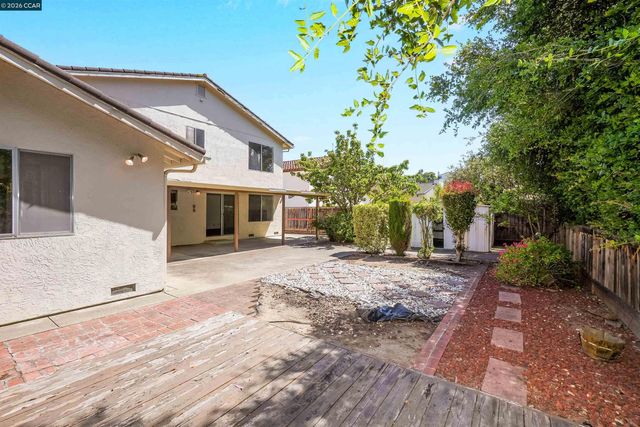 121 Violet Rd, Hercules, CA 94547
