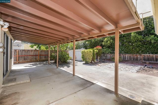 121 Violet Rd, Hercules, CA 94547