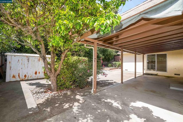 121 Violet Rd, Hercules, CA 94547