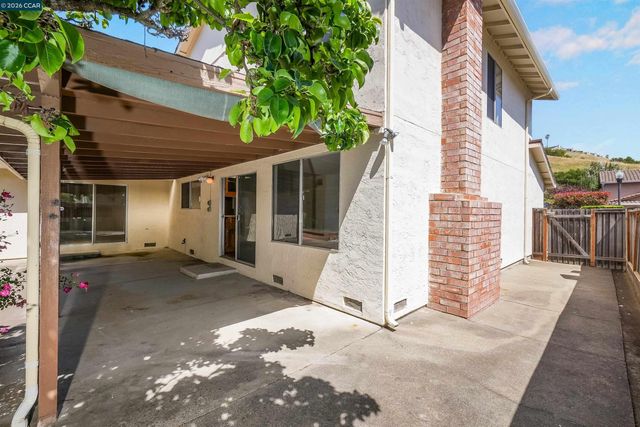 121 Violet Rd, Hercules, CA 94547