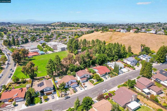 121 Violet Rd, Hercules, CA 94547