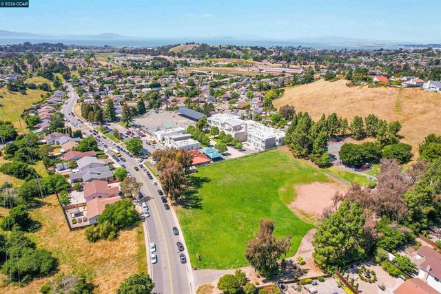 121 Violet Rd, Hercules, CA 94547