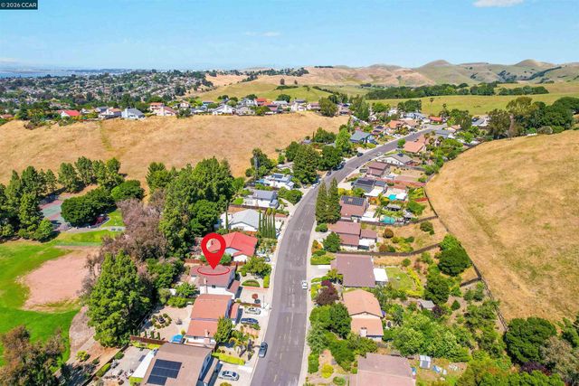 121 Violet Rd, Hercules, CA 94547