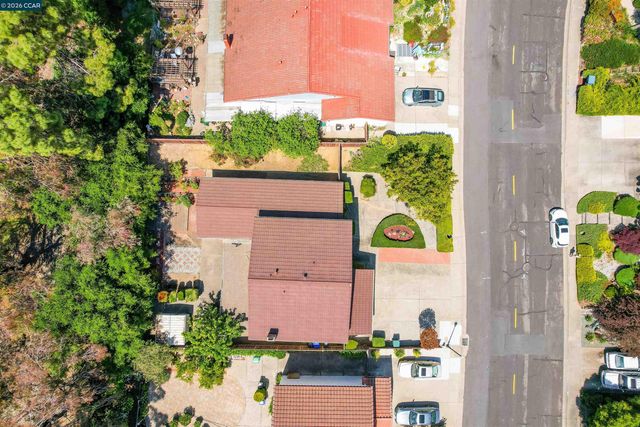 121 Violet Rd, Hercules, CA 94547