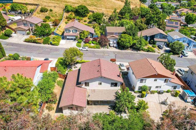121 Violet Rd, Hercules, CA 94547