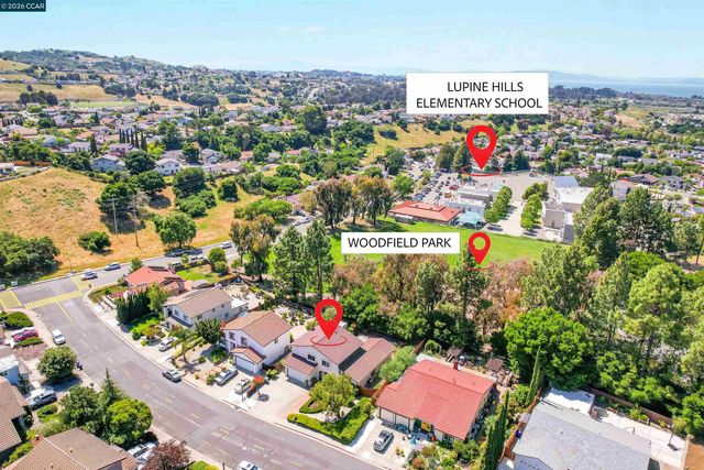 121 Violet Rd, Hercules, CA 94547