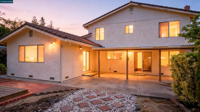 121 Violet Rd, Hercules, CA 94547