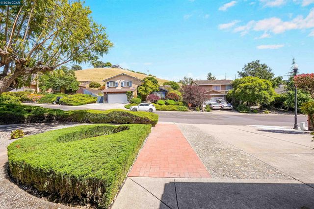 121 Violet Rd, Hercules, CA 94547