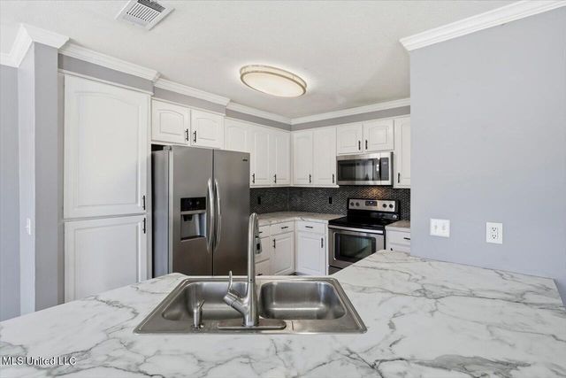 676 Southern Oaks Drive, Florence, MS 39073