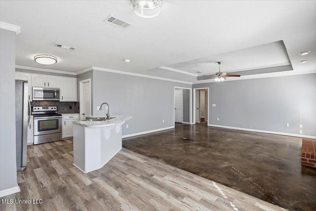 676 Southern Oaks Drive, Florence, MS 39073