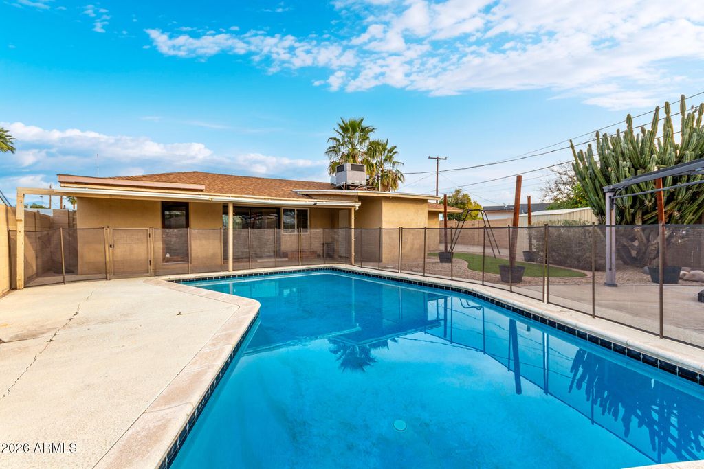 4637 E GRANADA Road, Phoenix, AZ 85008 — photo 2