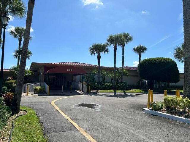 153 Lake Anne Drive, West Palm Beach, FL 33411