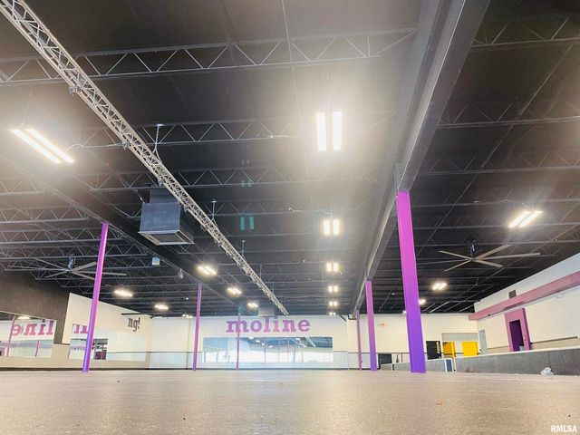 3624 AVENUE OF THE CITIES Avenue, Moline, IL 61265