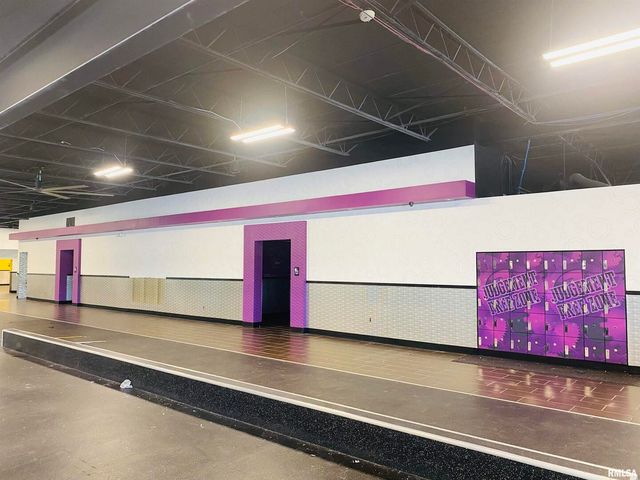 3624 AVENUE OF THE CITIES Avenue, Moline, IL 61265