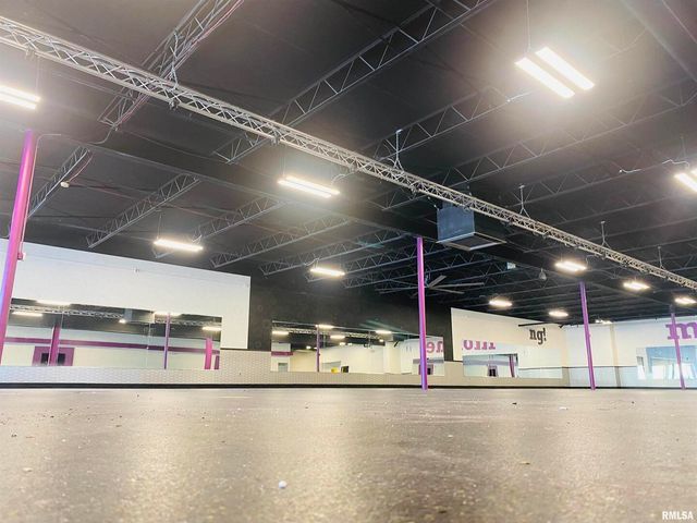 3624 AVENUE OF THE CITIES Avenue, Moline, IL 61265