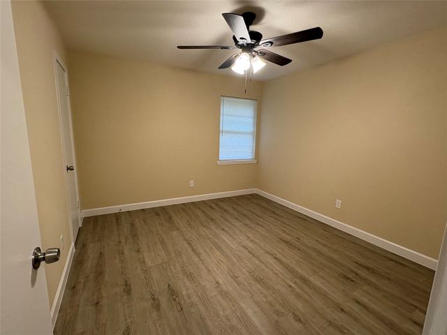 2703 Oak Cliff Lane, Arlington, TX 76012
