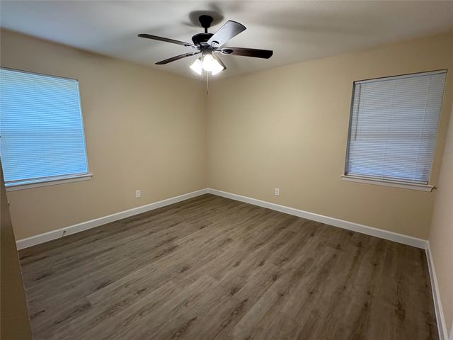 2703 Oak Cliff Lane, Arlington, TX 76012