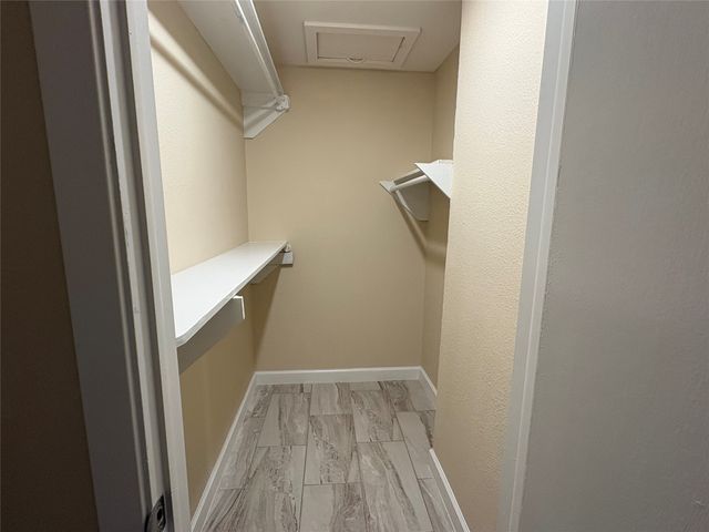 2703 Oak Cliff Lane, Arlington, TX 76012
