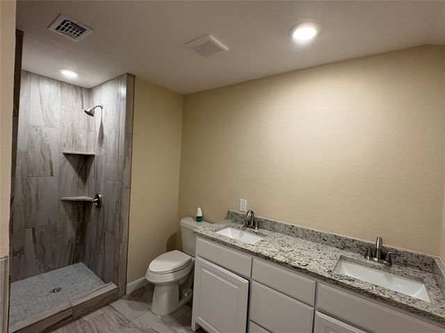 2703 Oak Cliff Lane, Arlington, TX 76012