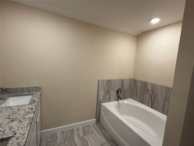 2703 Oak Cliff Lane, Arlington, TX 76012