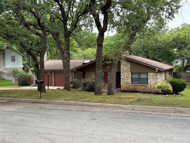 2703 Oak Cliff Lane, Arlington, TX 76012