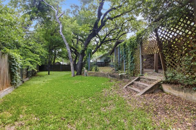 2703 Oak Cliff Lane, Arlington, TX 76012