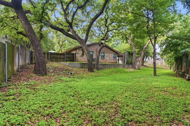 2703 Oak Cliff Lane, Arlington, TX 76012