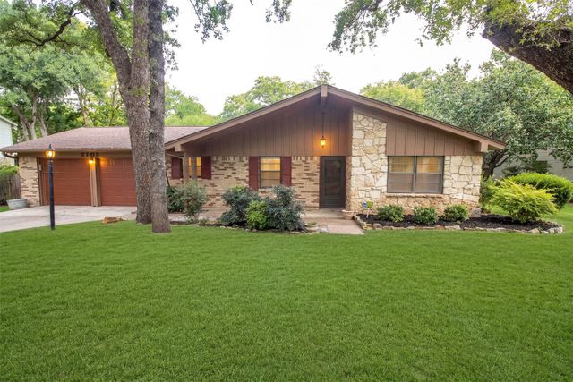 2703 Oak Cliff Lane, Arlington, TX 76012