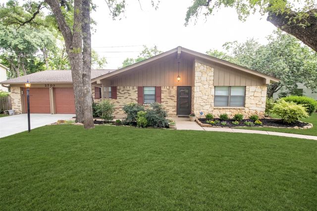 2703 Oak Cliff Lane, Arlington, TX 76012