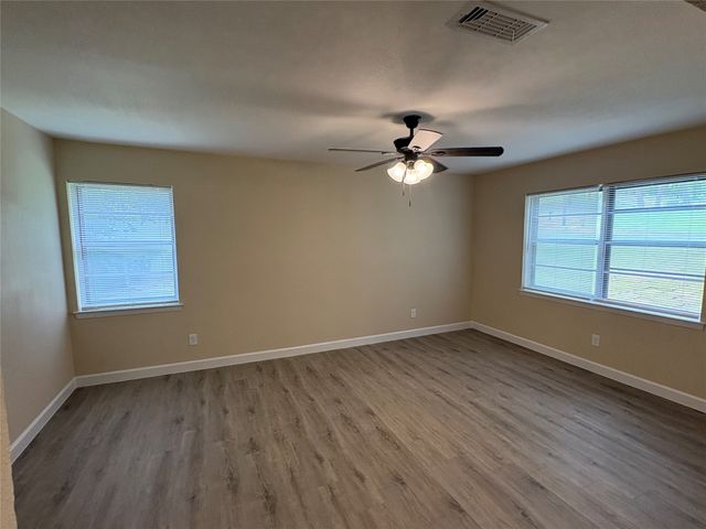 2703 Oak Cliff Lane, Arlington, TX 76012