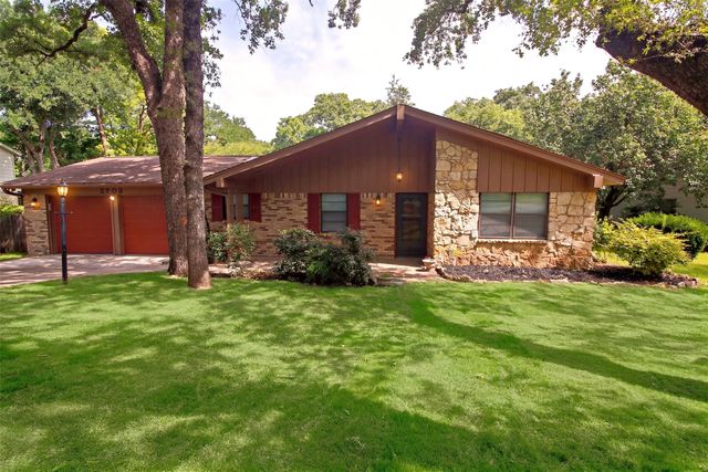 2703 Oak Cliff Lane, Arlington, TX 76012