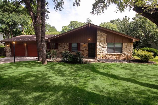2703 Oak Cliff Lane, Arlington, TX 76012