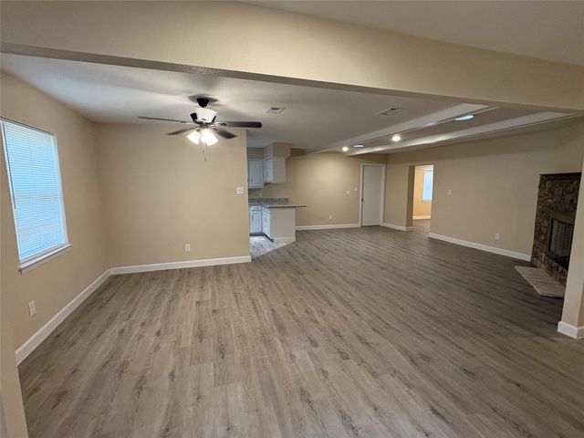 2703 Oak Cliff Lane, Arlington, TX 76012