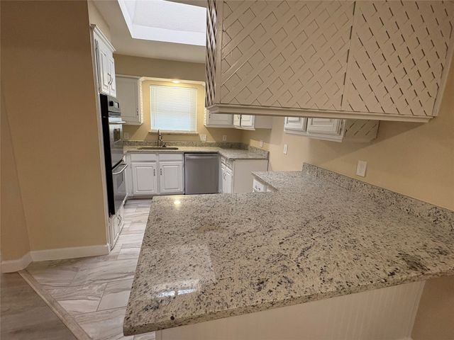 2703 Oak Cliff Lane, Arlington, TX 76012