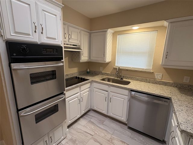 2703 Oak Cliff Lane, Arlington, TX 76012