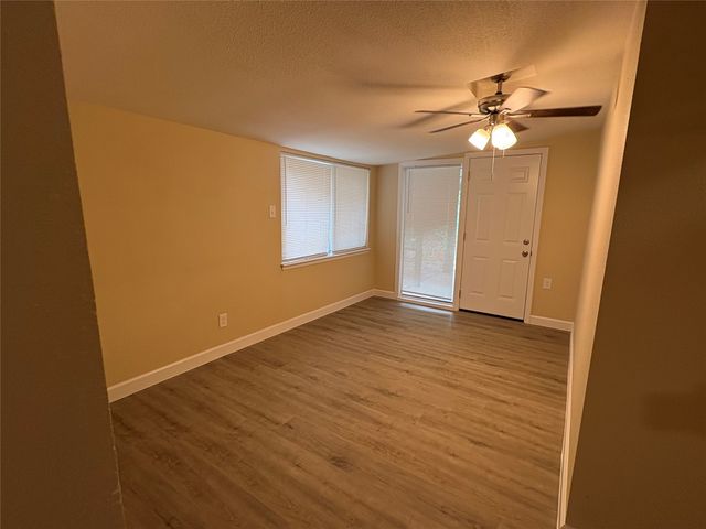 2703 Oak Cliff Lane, Arlington, TX 76012