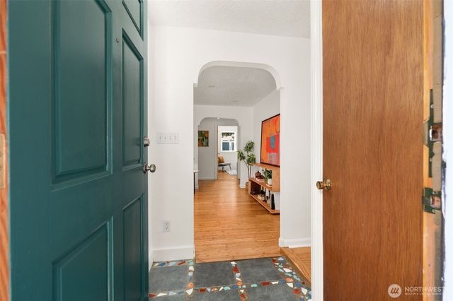 8627 9th Avenue SW, Seattle, WA 98106